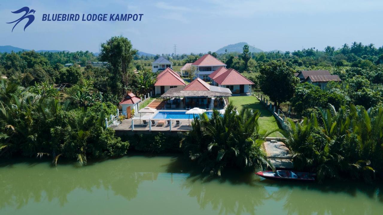 Bluebird Lodge קמפוט מראה חיצוני תמונה